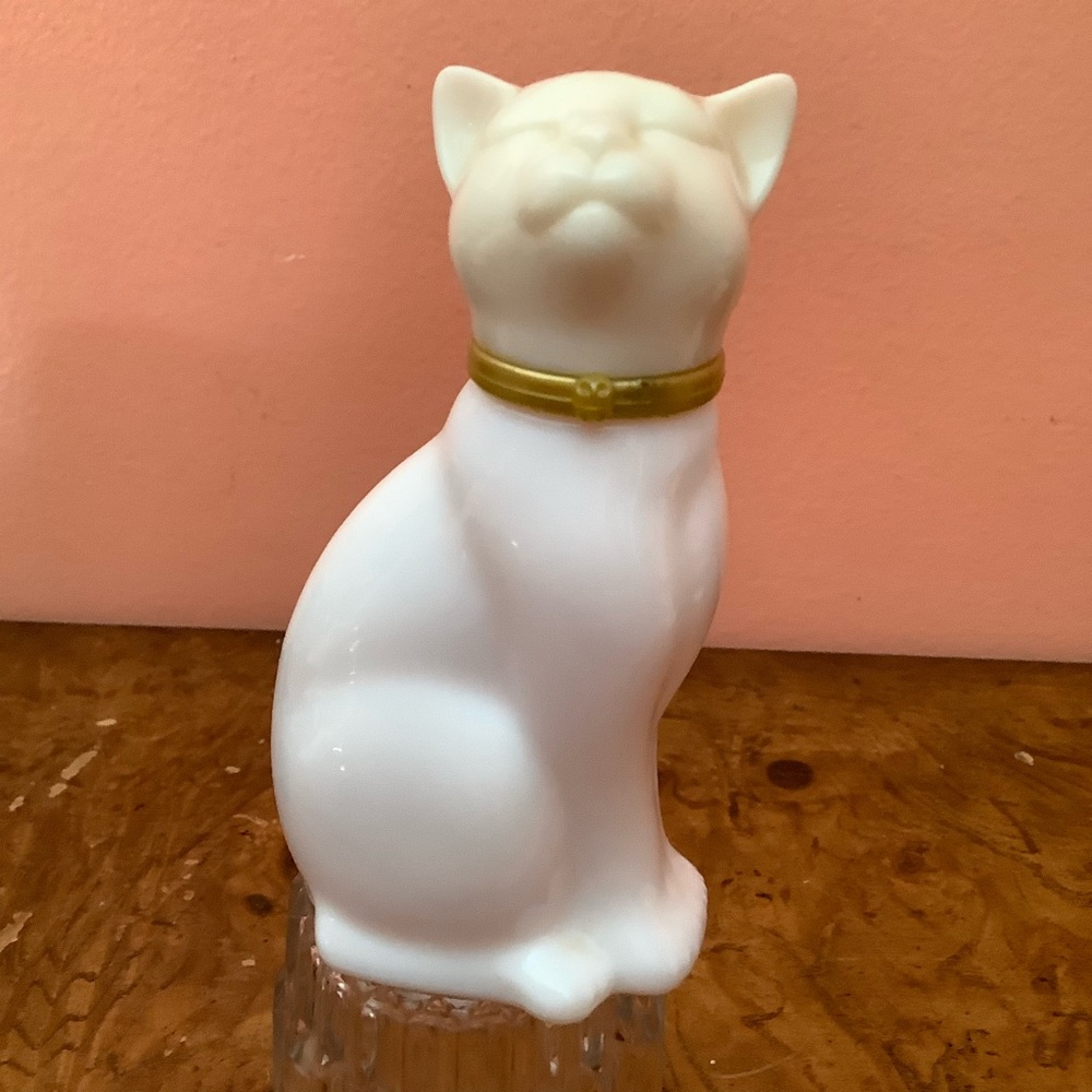 Vintage Avon White Milk Glass Cat Cologne Perfume Bottle 1/2  Empty Gold Collar